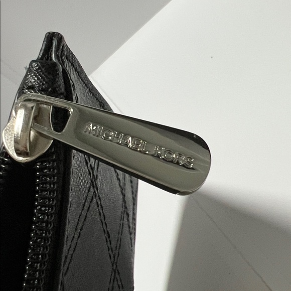 Michael Kors black quilted pattern wristlet with silver hardware NWOT - Picture 3 of 5
